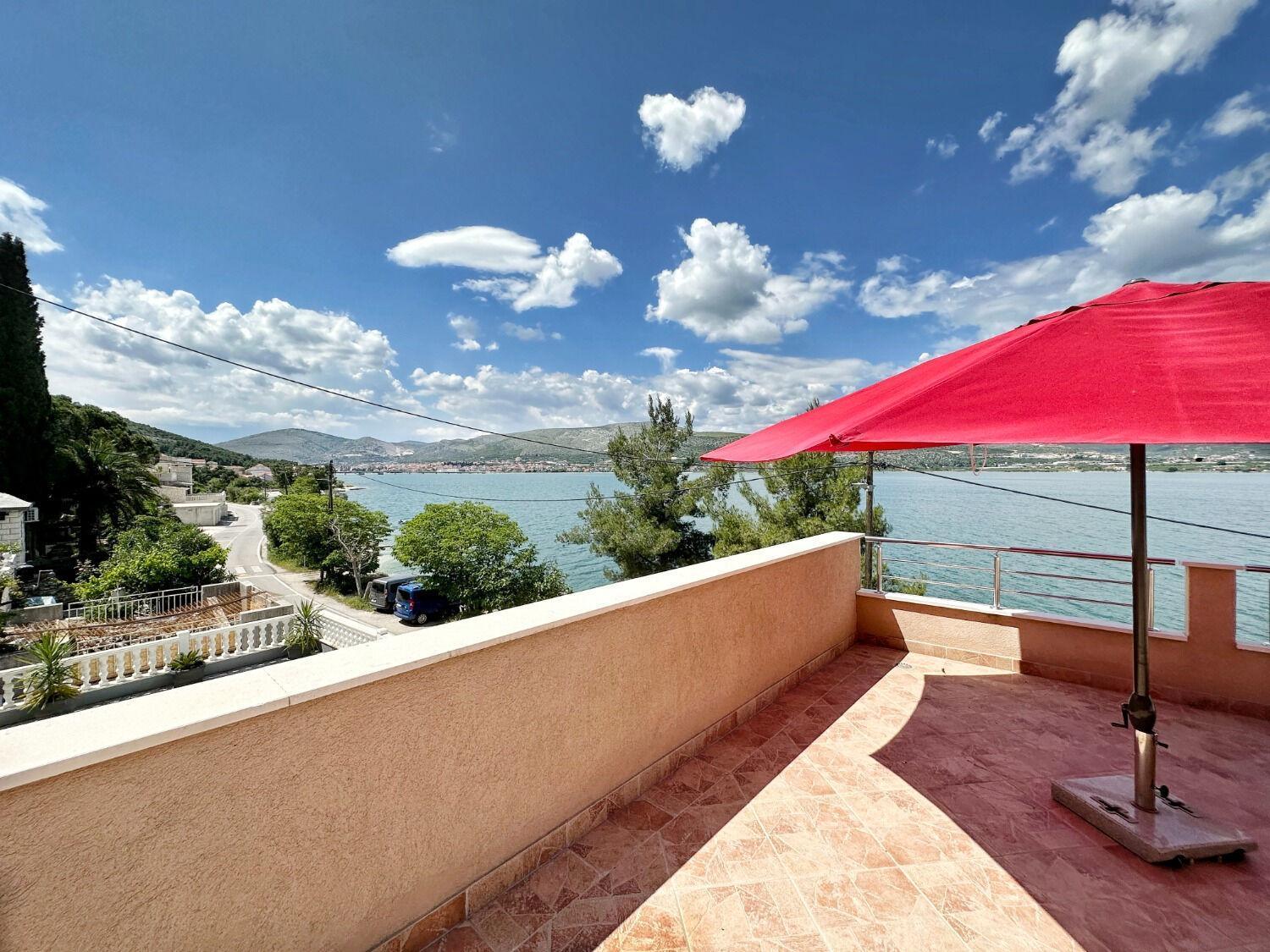 Apartments Vini Trogir Exteriör bild